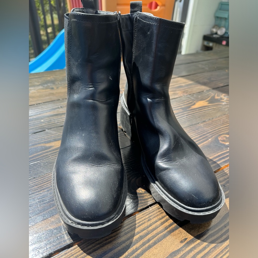 Time and Tru Women’s Boots with Zipper size 11